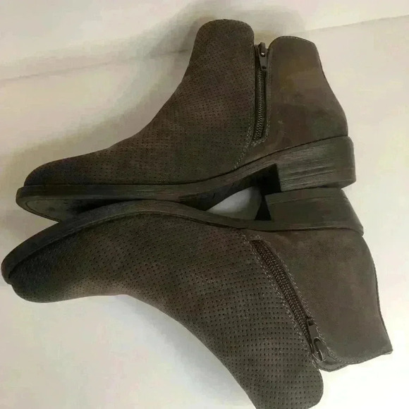 True Craft Brunie ladies Brown zip up ankle bootie  size 7.5M - Picture 4 of 5